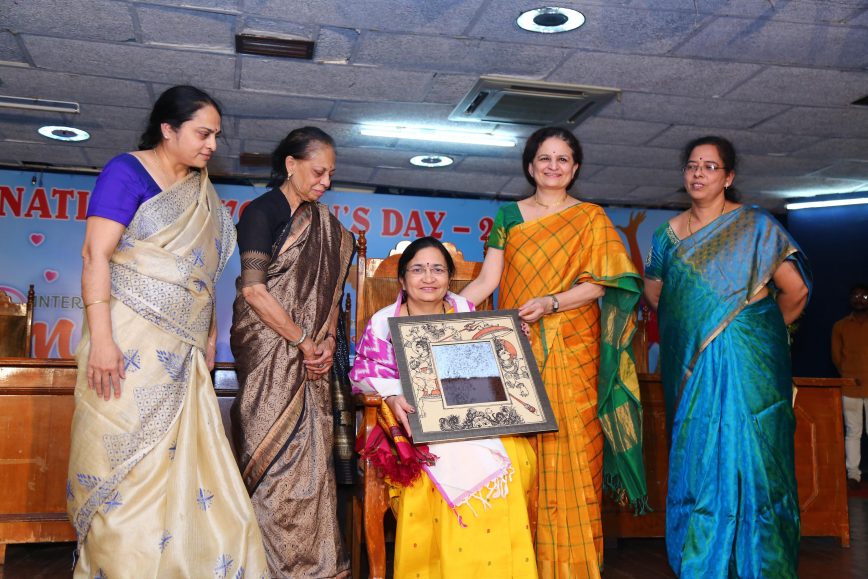 https://jnafau.ac.in/wp-content/uploads/2018/05/Guest-Dr.-Sujata-S.-Govada-felicitated-on-ocassion-of-International-Womens-Day-2018-868x579.jpg